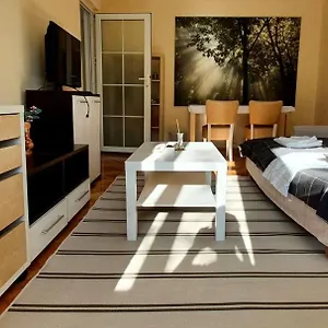  Apartment Between Parks - King Bed - - Football Field